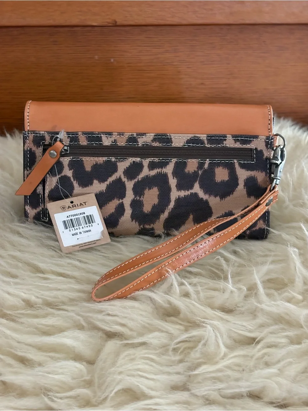NWT Ariat Leopard Print Wristlet with Tooled Floral Flap